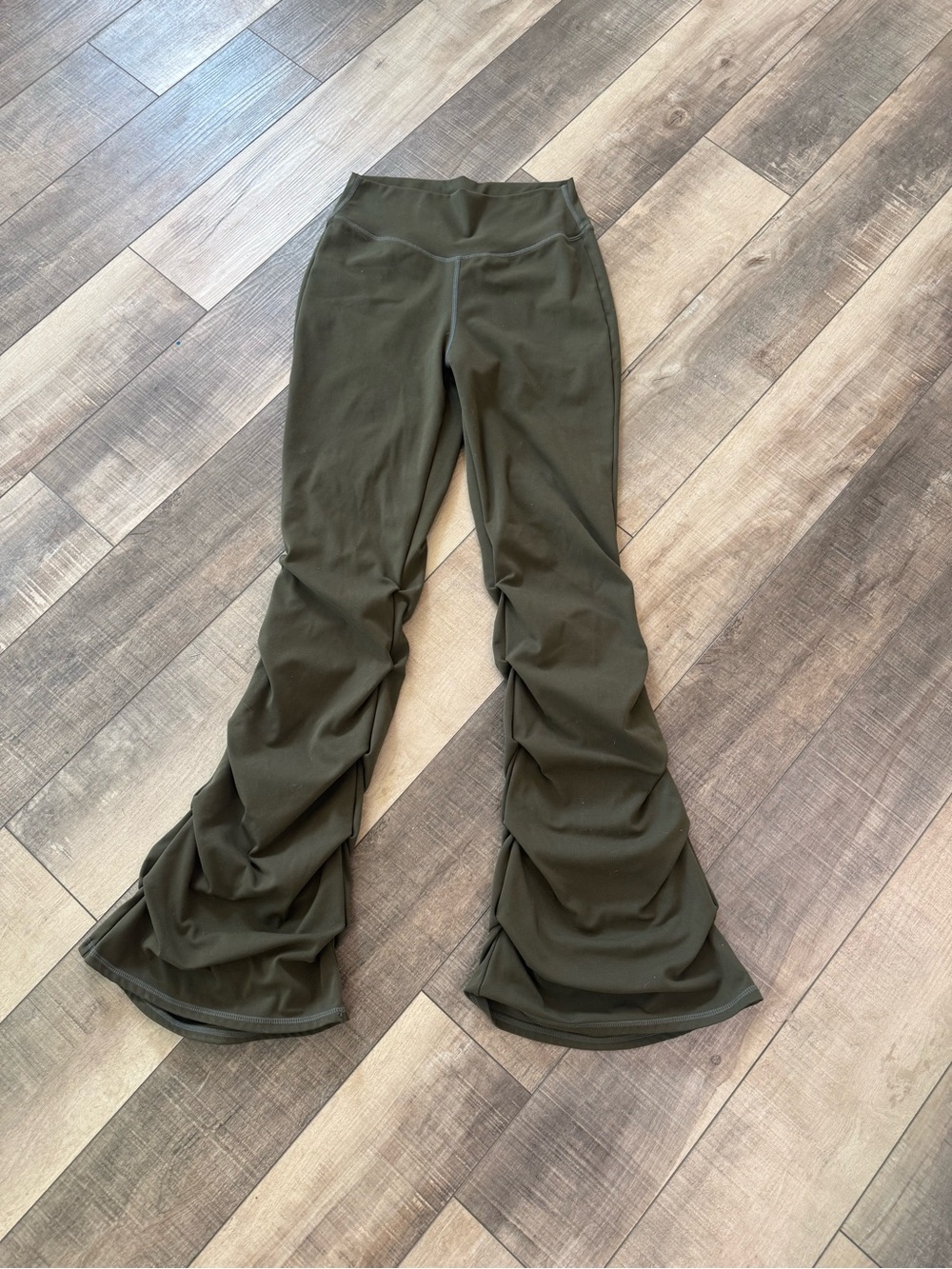 HALARA Olive Green Ruched Flare Yoga Pants